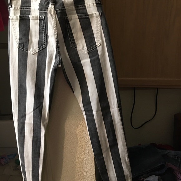 Bebe size 27 b&w jeans - Picture 7 of 8